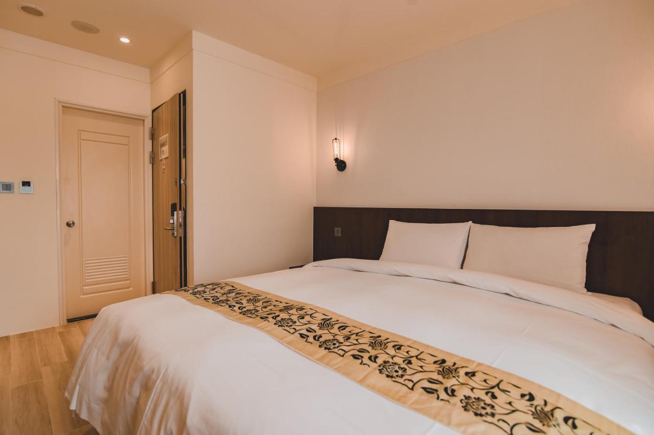 East Town 26 Hotel Хуалиен Сити Екстериор снимка