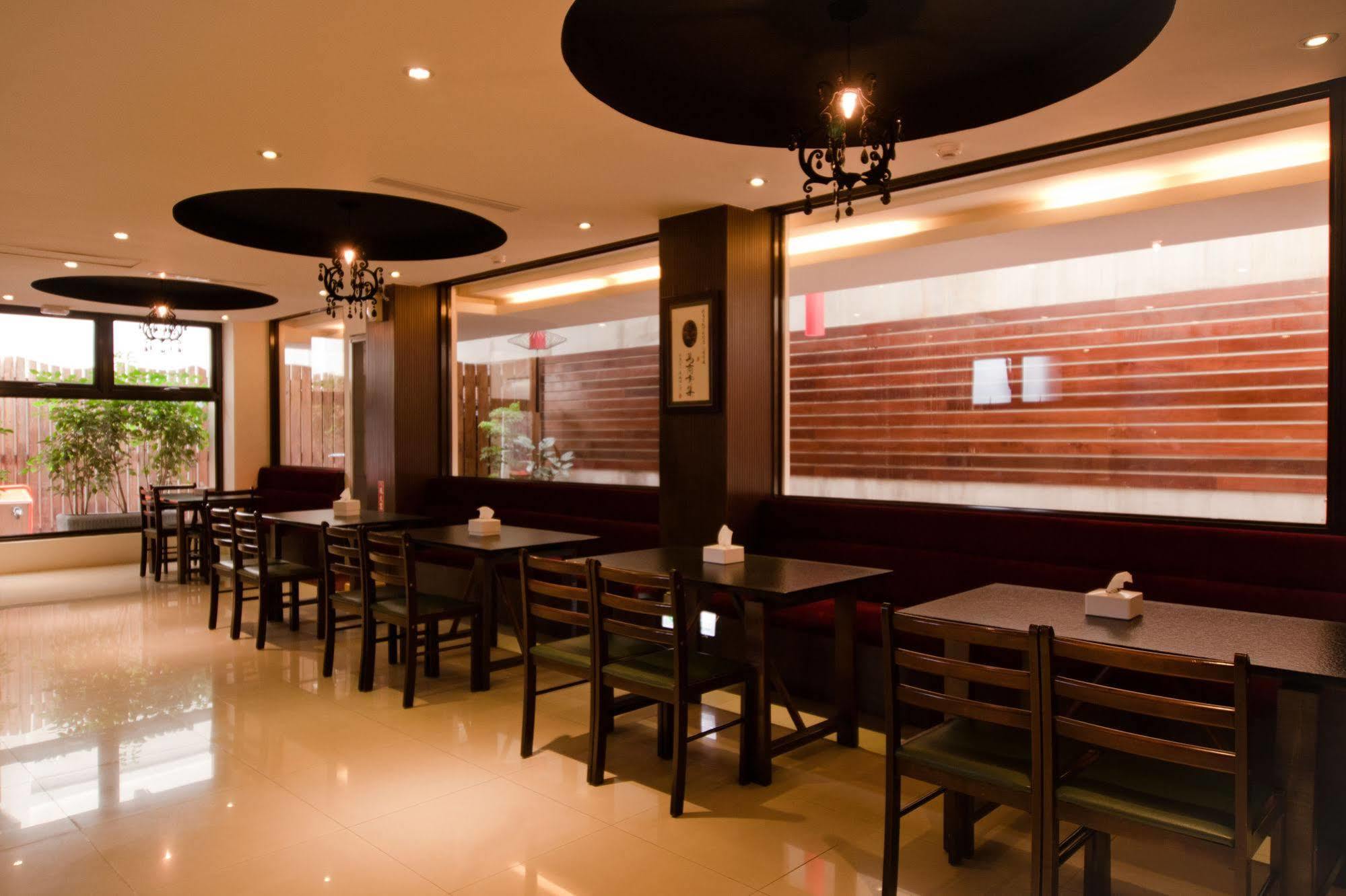 East Town 26 Hotel Хуалиен Сити Екстериор снимка