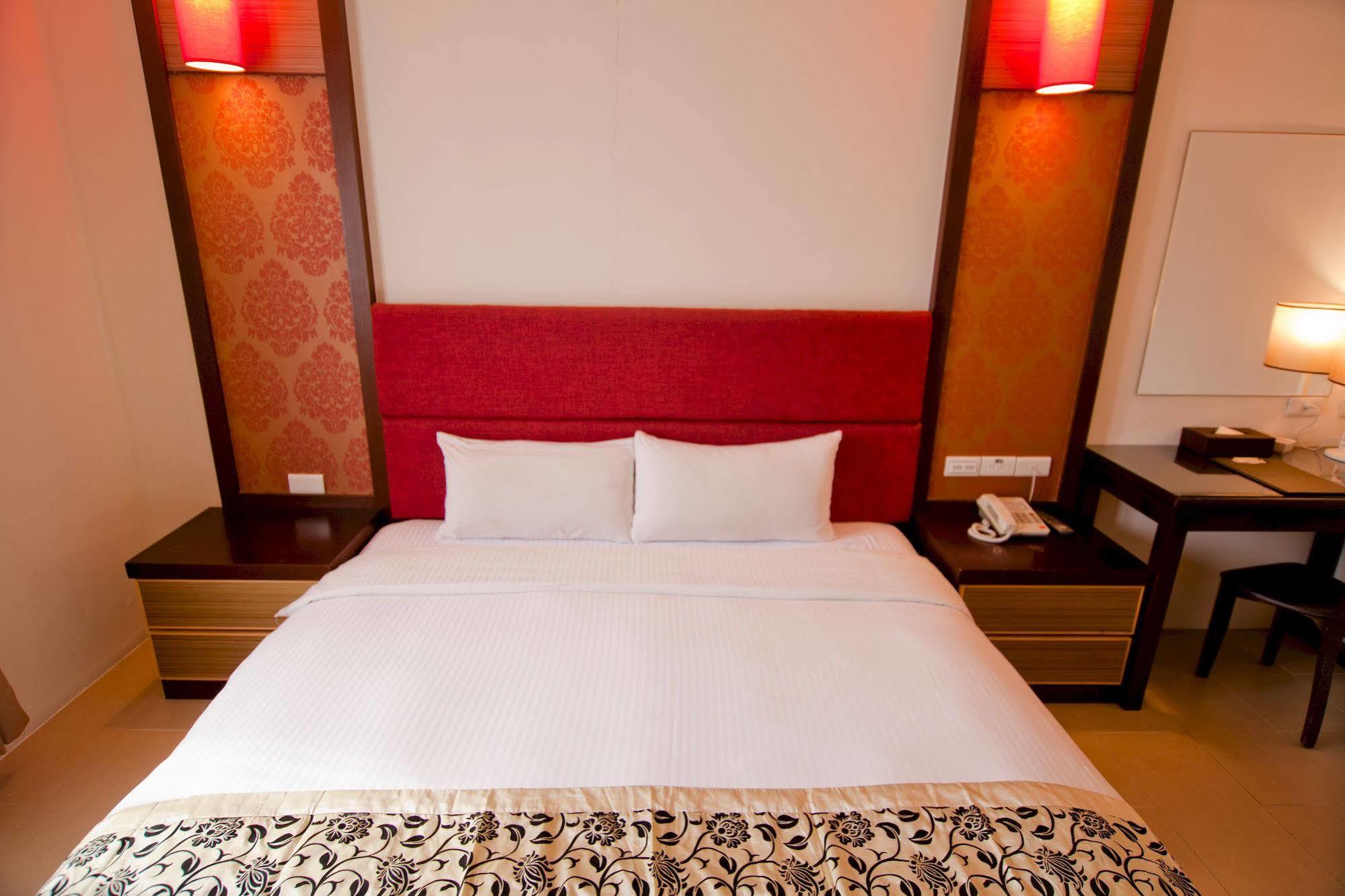 East Town 26 Hotel Хуалиен Сити Екстериор снимка